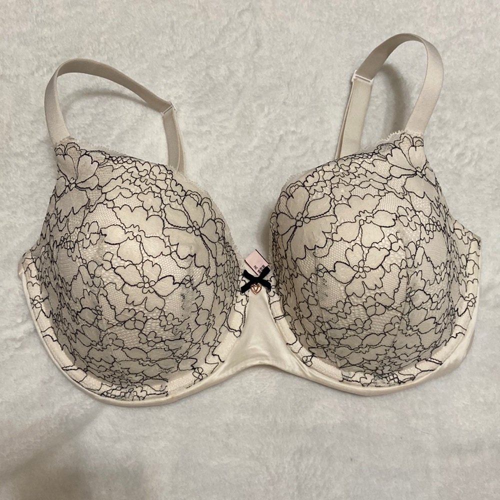 Body by Victoria’s Secret White and black bra